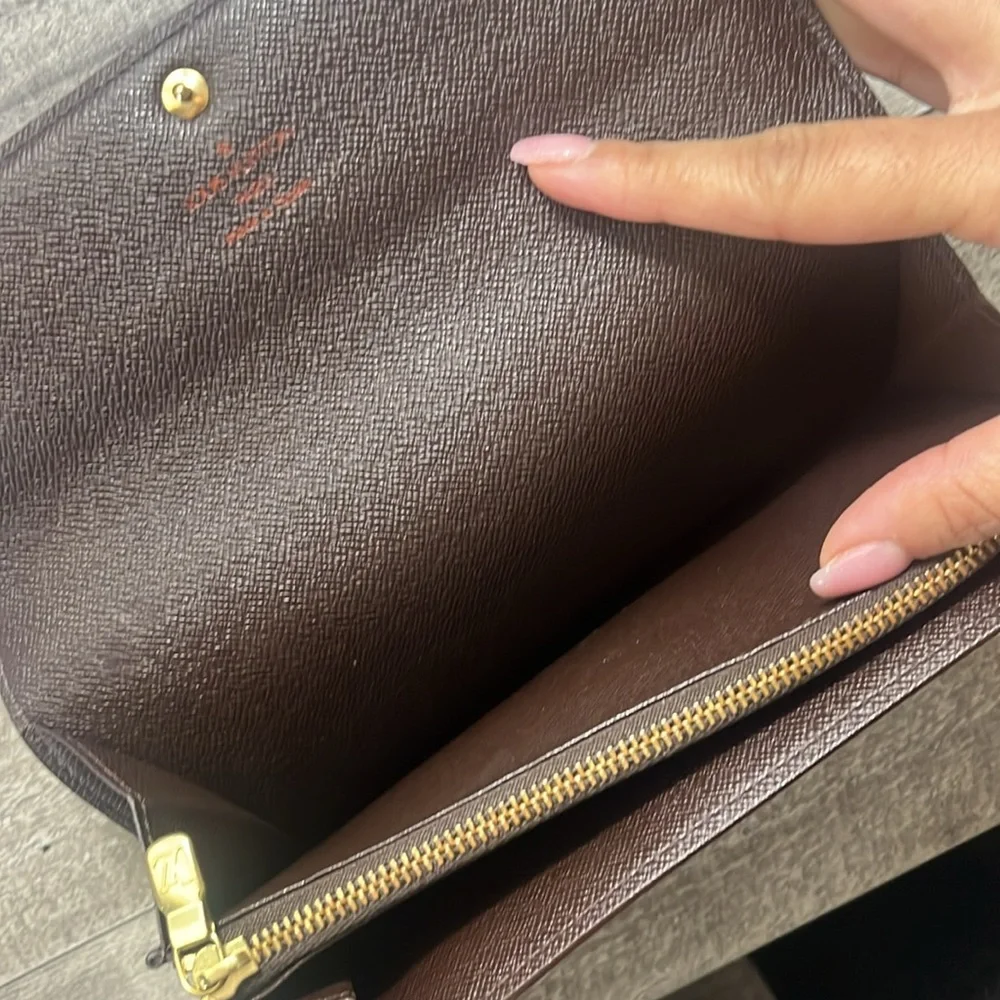 LOUIS VUITTON Damier Ebene Sarah Wallet - Picture 4 of 11